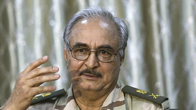 Las fuerzas del general «renegado» Jalifa Haftar asaltan el Parlamento libio