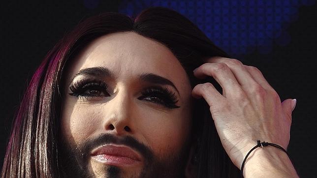 Conchita Wurst está casada con un artista del burlesque francés