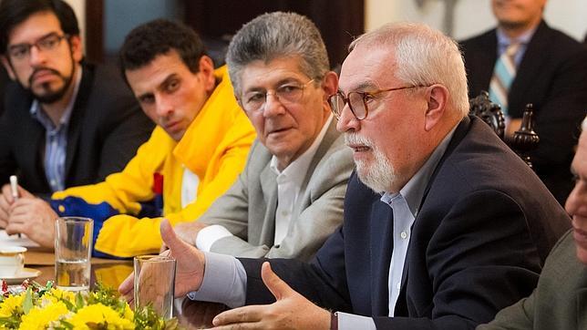 La oposición hace exigencias a Maduro para retornar al diálogo