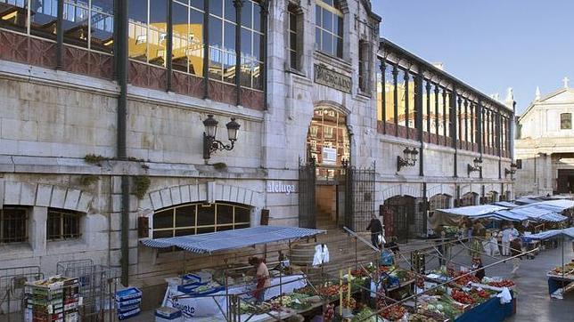Plaza de la Esperanza, con la fachada del mercado