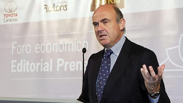 De Guindos prevé que la economía crezca alrededor del 0,4% en el segundo trimestre