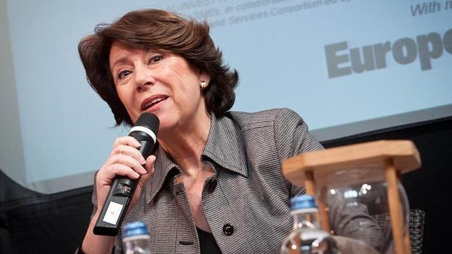 El Gobierno toma la iniciativa para pedir el cese de la exministra Magdalena Álvarez del BEI tras su imputación en los ERE