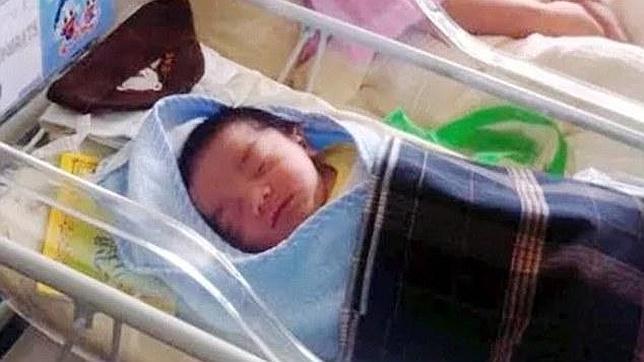 Mohammad, el hijo recién nacido de un auxiliar desaparecido en el vuelo MH370