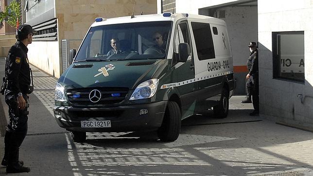 Las detenidas por el asesinato de Isabel Carrasco, sometidas a pruebas caligráficas