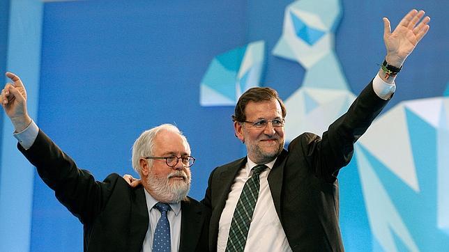 Rajoy hace una demostración de fuerza y movilización en el mitin de Valencia