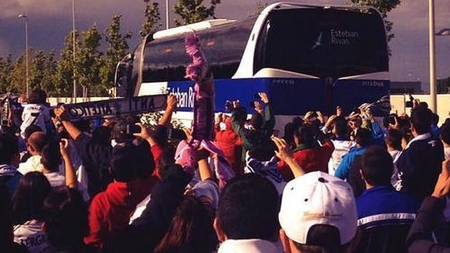 Más de mil personas despiden al Madrid, camino de Lisboa