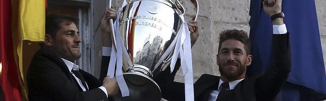 La bufanda conmemorativa para recordar un día especial - Club Atlético de  Madrid · Web oficial