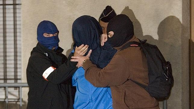 La Fiscalía francesa compara el funcionamiento de ETA con el de las sectas