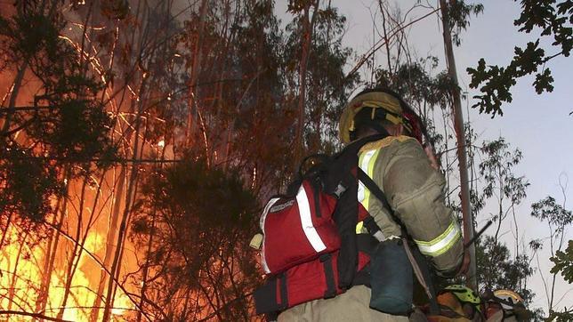 Más de 5.700 profesionales lucharán contra las llamas en Galicia