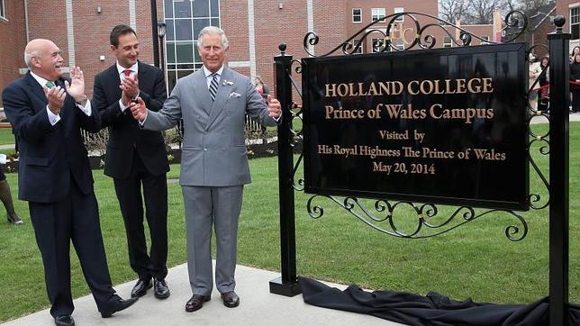 El príncipe Carlos advierte contra el intento de «destruir el entendimiento» entre el Islam y los cristianos de Oriente