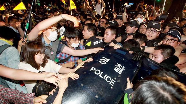 Se ofrecen 366.000 euros por información del propietario del ferry 'Sewol'