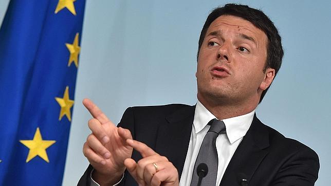 El primer ministro italiano, Matteo Renzi, durante una rueda de prensa este lunes en el Palacio Chigi, en Roma