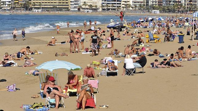 Los turistas gastan en España la cifra  récord de 14.856 millones hasta abril, el 11,2% más
