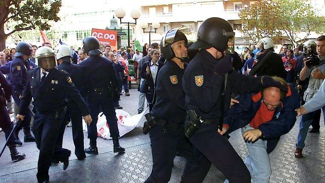Interior envía 200 antidisturbios de la Policía Nacional a Barcelona por los «okupas»