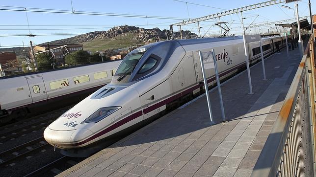 Renfe perdió 620.000 euros el año pasado tras los números rojos de casi 40 millones en 2012