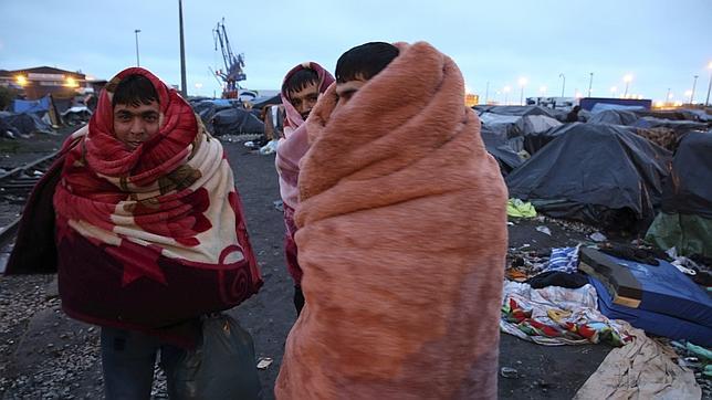Cientos de inmigrantes desalojados por una epidemia de sarna en Pas de Calais