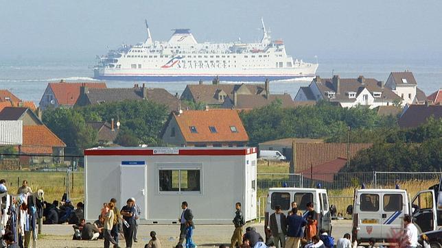 La Policía desaloja tres campamentos de inmigrantes en el norte de Francia