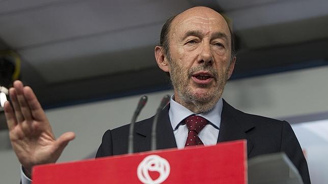 Rubalcaba ya no descarta que los 200.000 militantes del PSOE elijan a su sucesor