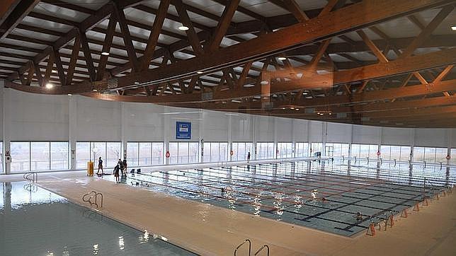 Vista general de la piscina cubierta