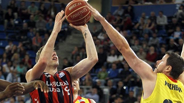 El Barcelona, primer semifinalista; el Cajasol fuerza el tercer partido