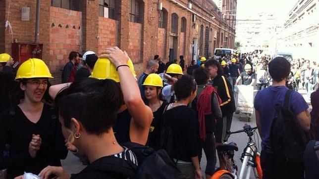 Los Bomberos advierten a los vecinos de Can Vies de que existe riesgo de derrumbe