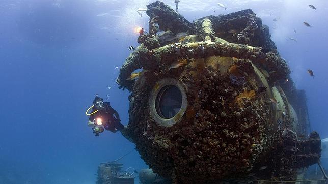 El nieto de Cousteau desafía a su abuelo