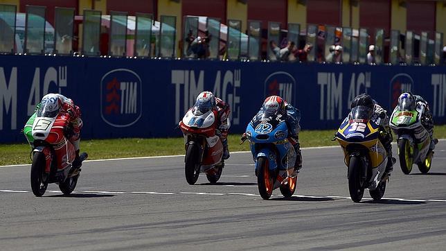 Fenati deja a Viñales y Rins sin victoria por diez milésimas