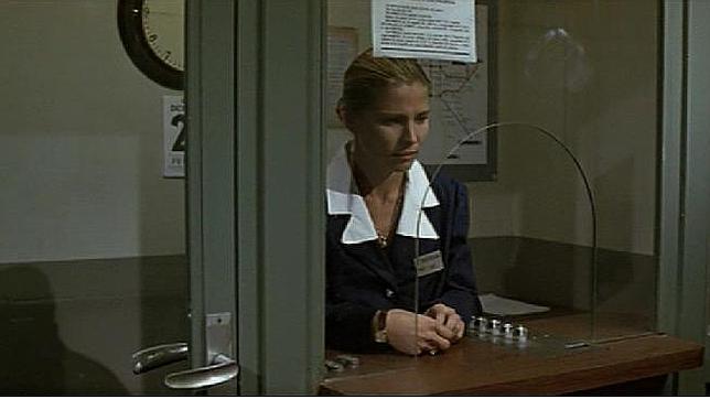 Elsa Pataky, ejerciendo de taquillera en una estación de 1953