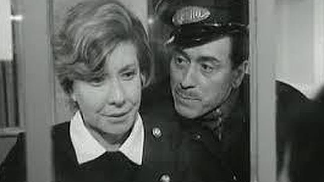 En la película un matrimonio trabaja en la compañía: ella es taquillera; él, revisor