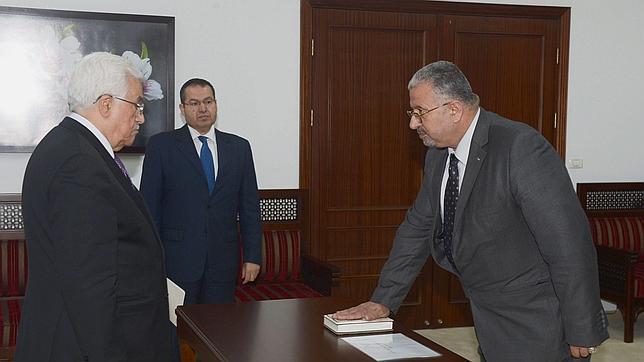 Abbas toma juramento al nuevo gobierno de unidad nacional palestino