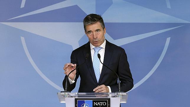 Rasmussen: «Rusia aún tiene decenas de miles de tropas en la frontera de Ucrania»