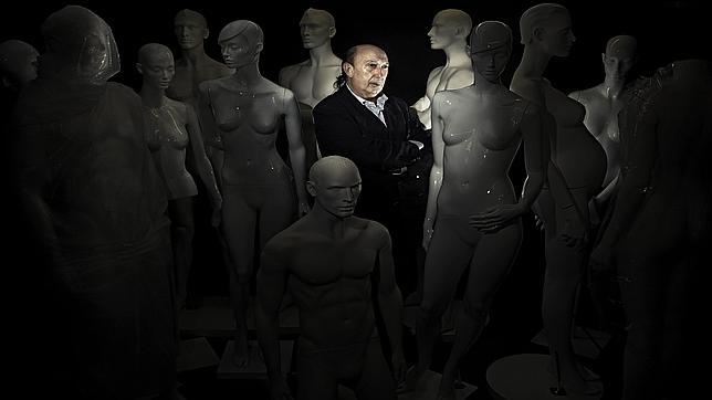 El entorno de Francis Montesinos asegura que al diseñador «no le van los menores»