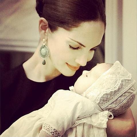 Eugenia Silva bautiza a Alfonso de Borbón