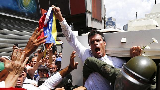 Leopoldo López irá a juicio y seguirá privado de libertad