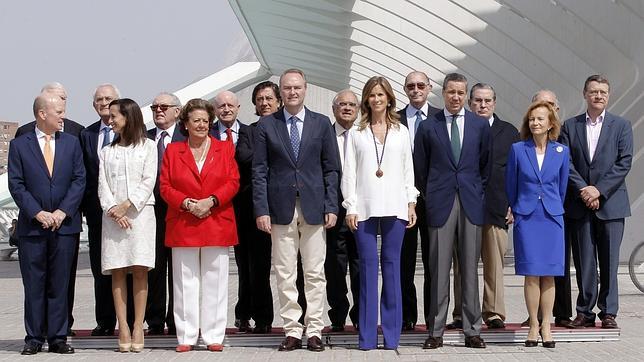 Cuarenta exministros homenajean al Rey y expresan su lealtad al Príncipe Felipe