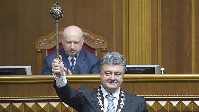 Poroshenko promete mantener la unidad de Ucrania: «Crimea fue, es y será ucraniana»