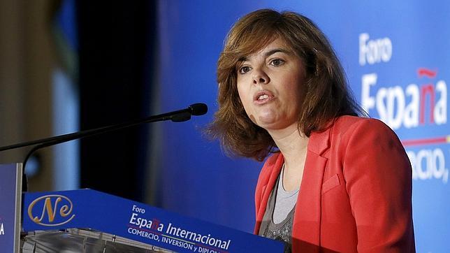 Sáenz de Santamaría: la prima de riesgo ya no forma parte «de la familia» en España