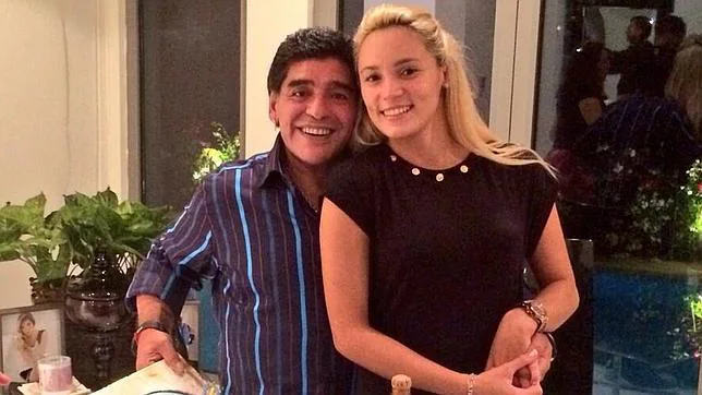 La exnovia de Maradona, en busca y captura por la Interpol