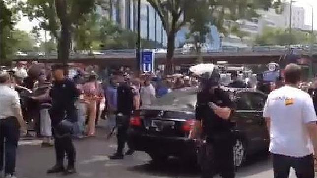 Ataque a un «taxi pirata» en la Castellana durante la huelga de taxistas de Madrid