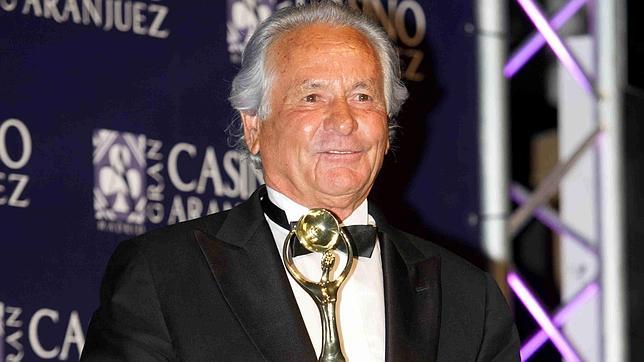 Sebastián Palomo Linares, feliz con su novia juez