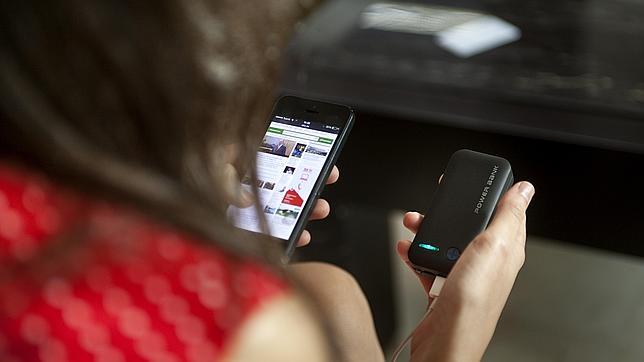 Un cargador portátil con ABC para no quedarse sin batería