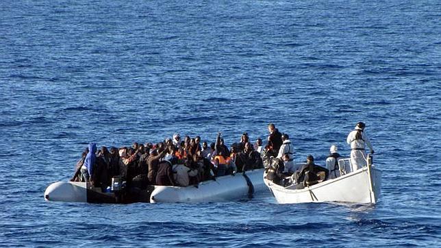 La Marina italiana socorre en 24 horas a 1.812 inmigrantes en el Canal de Sicilia