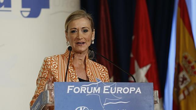 El enfado de Cifuentes ante la «pregunta mamporrera» sobre su futuro