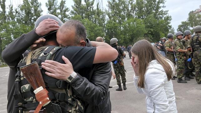 Poroshenko dice que habrá un alto el fuego cuando recupere el control de la frontera con Rusia