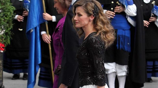 En la gala de los Premios Príncipe de Asturias de 2012 arriesgó y ganó con un elegante estilismo bicolor