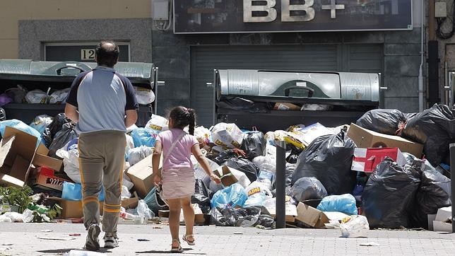 Ultimátum a Urbaser: la Unidad Militar de Emergencias actuará si no recogen la basura