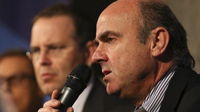 De Guindos: «la reforma fiscal beneficia especialmente a rentas medias y bajas»