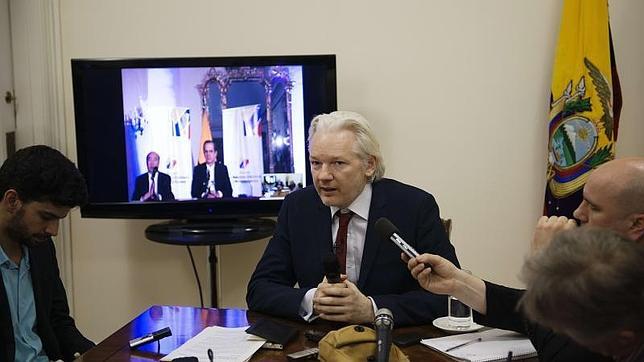El juez Garzón cambia de estrategia para acabar con el encierro de Assange