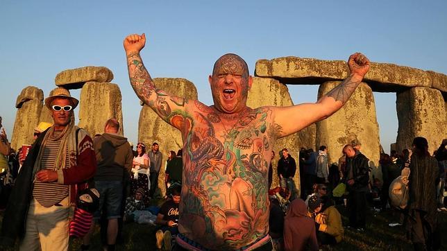 El solsticio de verano reune a 36.000 «druidas de la nueva era» en Stonehenge