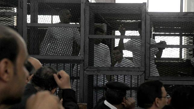 Condenados a penas de 7 y 10 años de cárcel tres periodistas de Al Yazira en Egipto